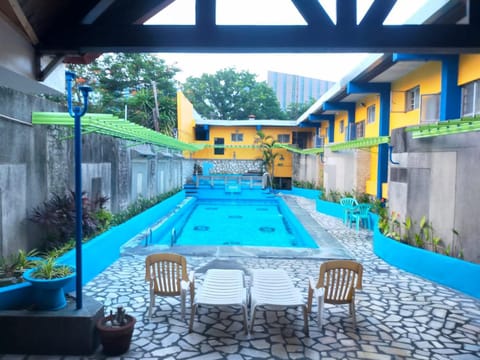 Property building, Patio, Day, Garden, Pool view, Swimming pool, sunbed
