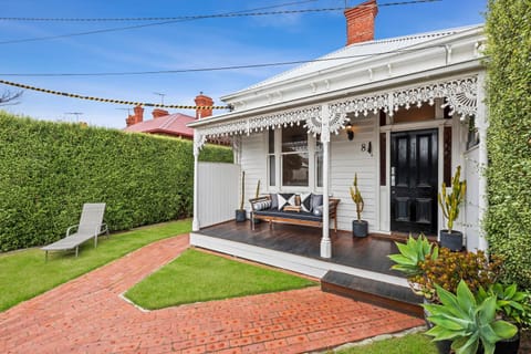 Property building, Patio, Facade/entrance, Spring, Day, Summer, Garden, Garden view
