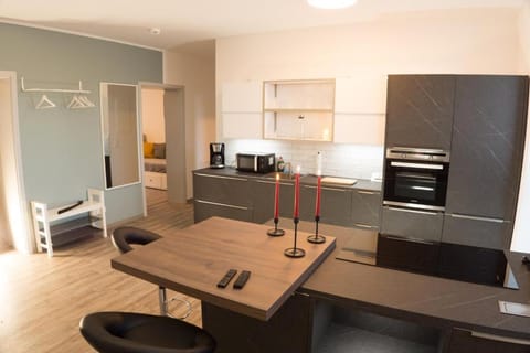 Kitchen or kitchenette, Dining area, minibar, pet friendly, stove, toaster