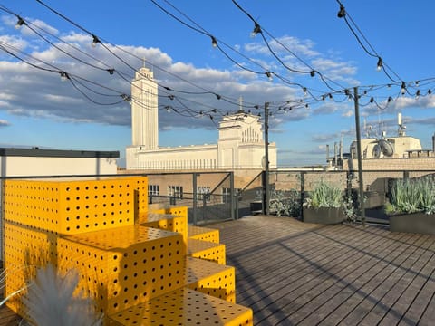 View (from property/room), Balcony/Terrace, Landmark view, Landmark view, Entertainment, Internal: Not applicable to any particular room