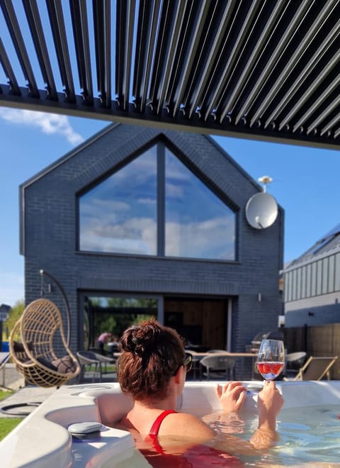 Property building, BBQ facilities, Hot Tub, Balcony/Terrace, hair dresser