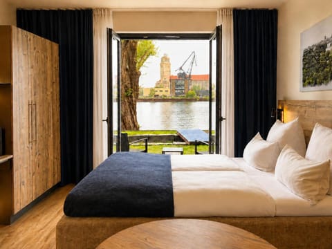 Bed, View (from property/room), River view