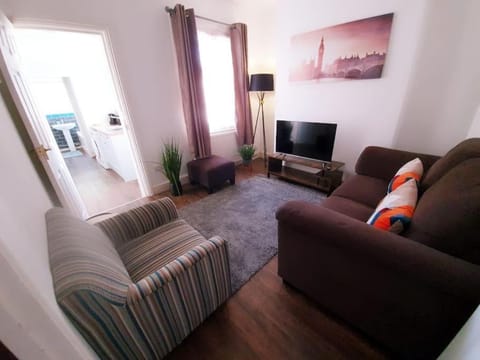 October Disc - Long Stay - Contractors House in Swindon