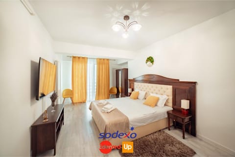 Property building, Communal lounge/ TV room, Bed, TV and multimedia, Photo of the whole room, Evening entertainment, Bedroom, fireplace