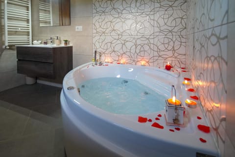 Natural landscape, Hot Tub, Bathroom, Bath
