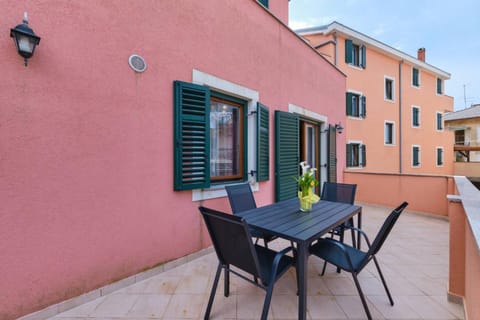 Property building, Patio, Balcony/Terrace