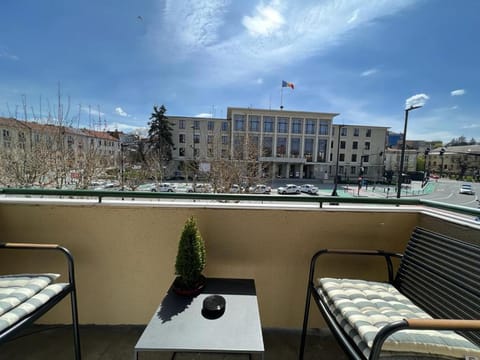 Day, Balcony/Terrace, Balcony/Terrace, Seating area, Location