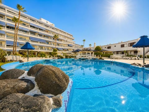 Day, Swimming pool, sunbed