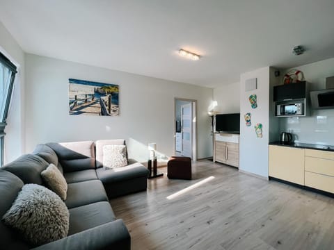 Communal lounge/ TV room, TV and multimedia, Kitchen or kitchenette, Living room, Seating area, Evening entertainment, minibar