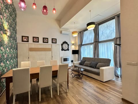 Living room, Seating area, Dining area