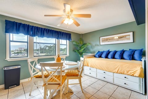 Charming Panama City Studio with Community Pool! Apartment in Lower Grand Lagoon
