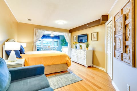 Charming Panama City Studio with Community Pool! Apartment in Lower Grand Lagoon