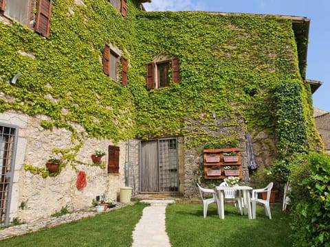 Il borgo di Cornillo Farm Stay in Umbria
