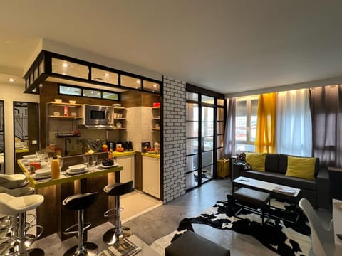 Living room, Dining area
