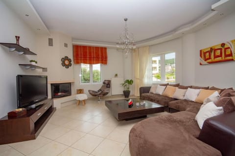 Communal lounge/ TV room, Living room, Seating area