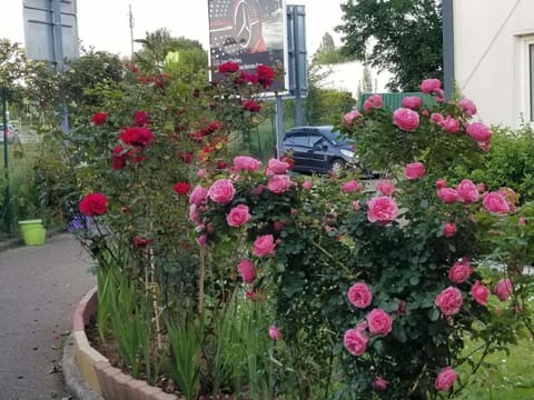 N&Z HOTELS Hotel in Montigny-le-Bretonneux