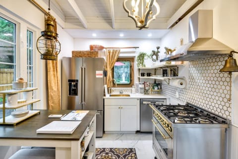 New Smyrna Beach Cottage about 1 Mi to Downtown! House in New Smyrna Beach