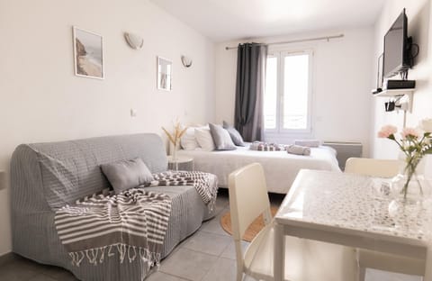 Communal lounge/ TV room, TV and multimedia, Living room, Seating area