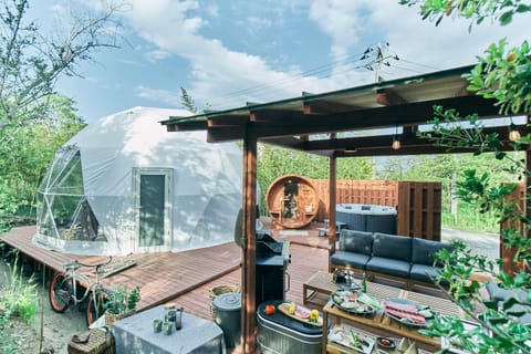 Natural landscape, BBQ facilities, Dining area, Garden view