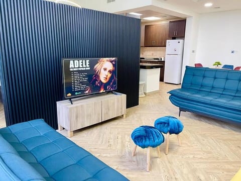 Communal lounge/ TV room, TV and multimedia, Living room, Seating area