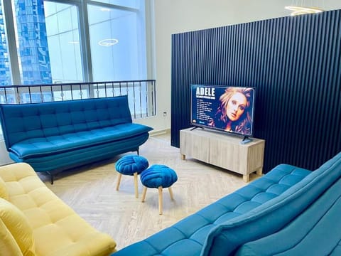 Communal lounge/ TV room, TV and multimedia, Living room, Seating area, Evening entertainment