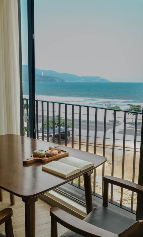View (from property/room), Dining area, Sea view
