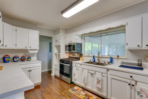 Sunny Fort Walton Beach Vacation Rental with Yard! House in Wright