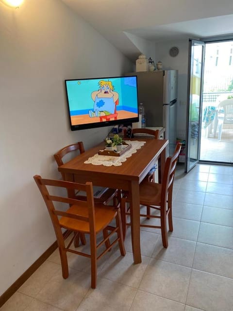 TV and multimedia, Kitchen or kitchenette, Living room, Dining area