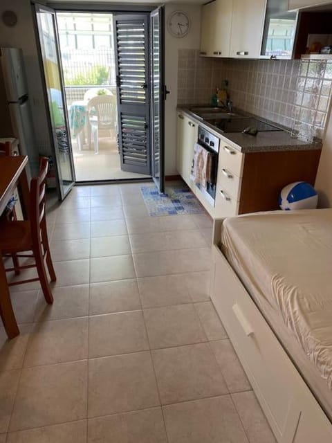 Kitchen or kitchenette, pet friendly, stove