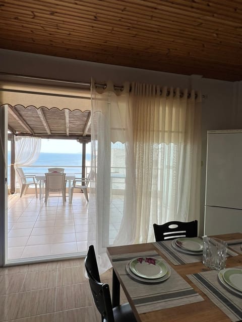 Natural landscape, View (from property/room), Balcony/Terrace, Living room, Seating area, Dining area, Sea view