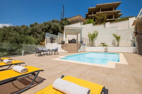 Property building, Patio, Day, Pool view, Swimming pool, sunbed