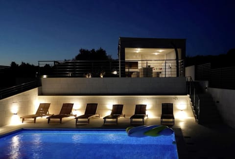 Property building, Swimming pool