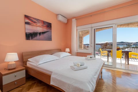 View (from property/room), Balcony/Terrace, Bedroom