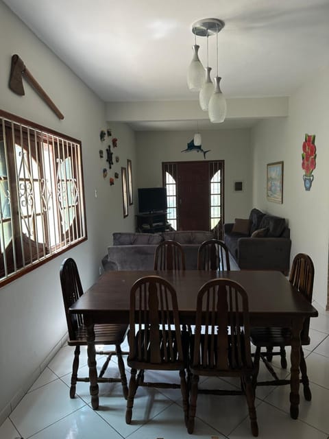 Living room, Seating area, Dining area, fireplace