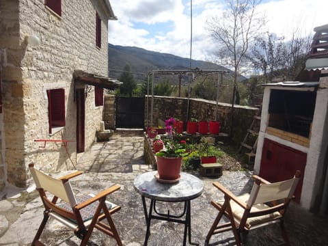 Property building, Patio, Garden, Balcony/Terrace