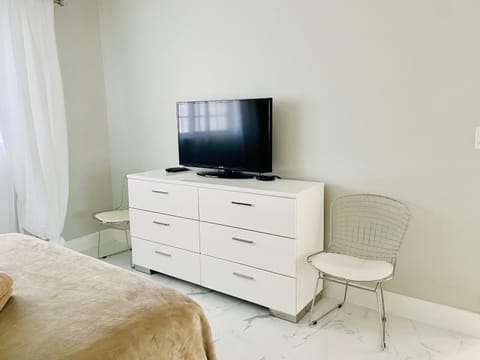 Stylish 1BR 2BA Cond0 1Block to Aventura Mall Apartment in Aventura