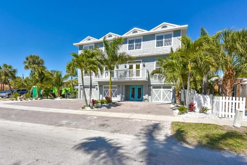 Surf View House in Siesta Beach