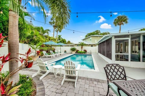 Blue Palm House in Saint Armands Key