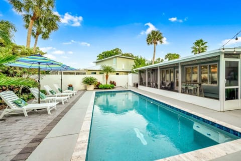 Blue Palm House in Saint Armands Key