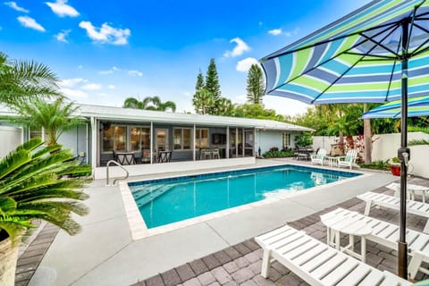 Blue Palm House in Saint Armands Key