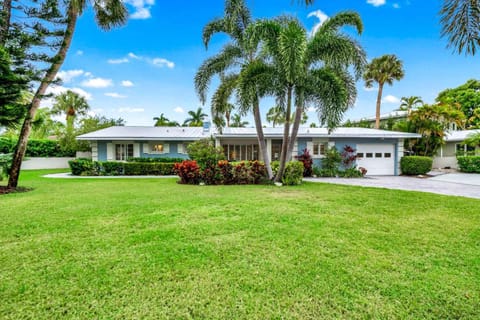 Blue Palm House in Saint Armands Key