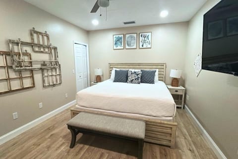 Stone's Throw House in Lido Key