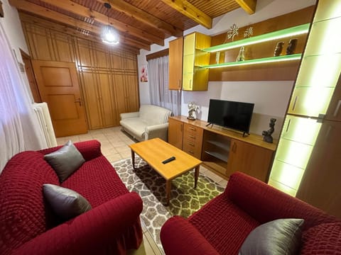 Bed, TV and multimedia, Living room, Seating area