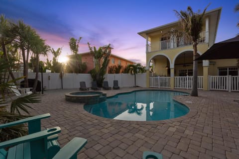 The Pool House House in Siesta Beach