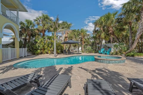 The Pool House House in Siesta Beach