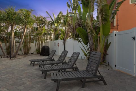 The Pool House House in Siesta Beach