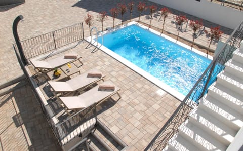 Swimming pool, Swimming pool