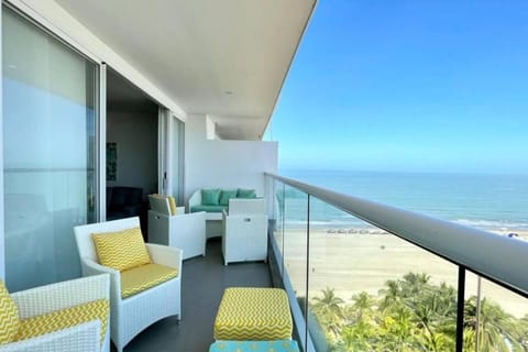 Communal lounge/ TV room, Day, Natural landscape, Balcony/Terrace, Living room, Dining area, Beach, Sea view