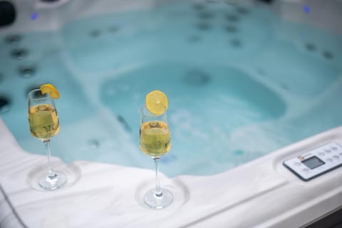 Garden, Hot Tub, Spa and wellness centre/facilities