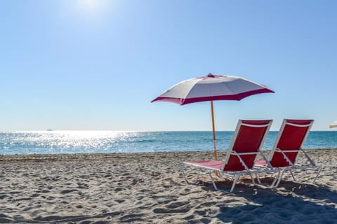 Decoplage Paradise - Unit B Apartment in Flamingo Lummus